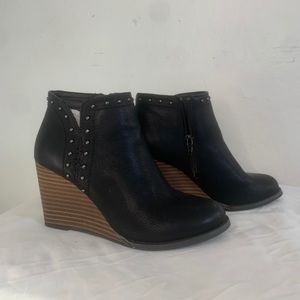 Wedged black bootie